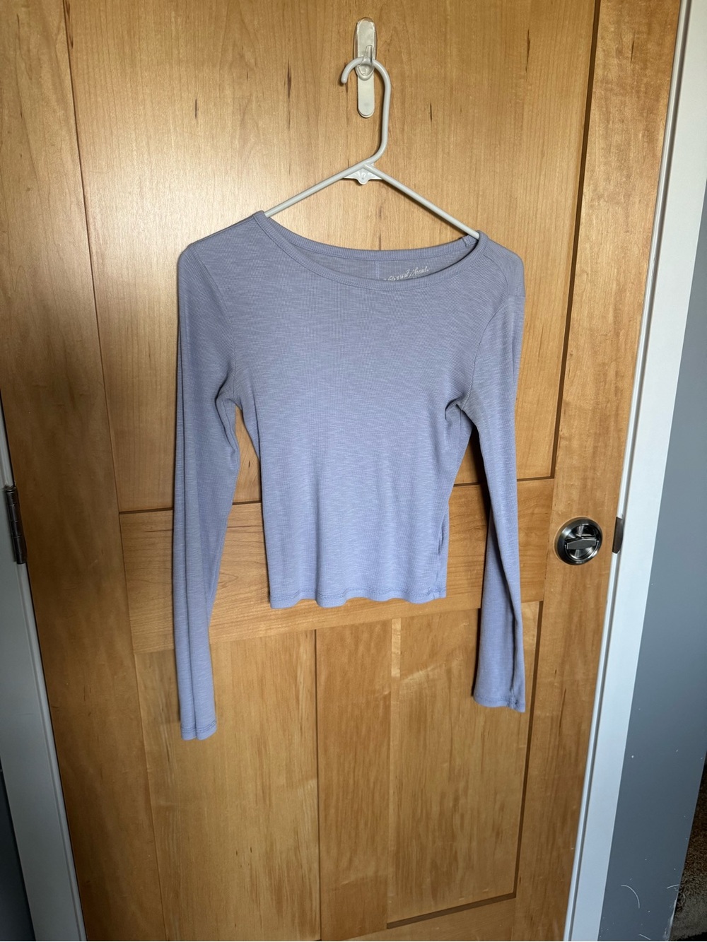 Universal Thread Women's Long Sleeve Scoop Neck Top - Light Lavender